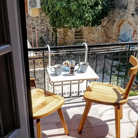 Cozy In Center Appartement Symi