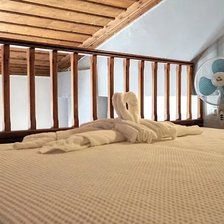 Cozy In Center Appartement Symi